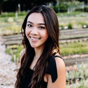 Meet your Posher, Dina